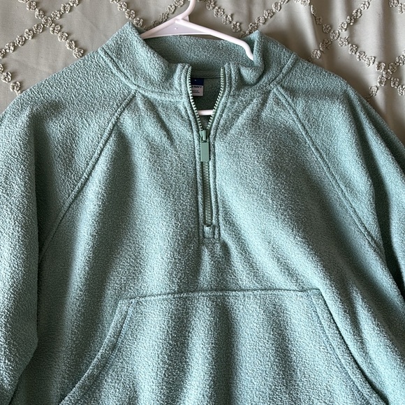 Old Navy terry textured pullover - Picture 2 of 2